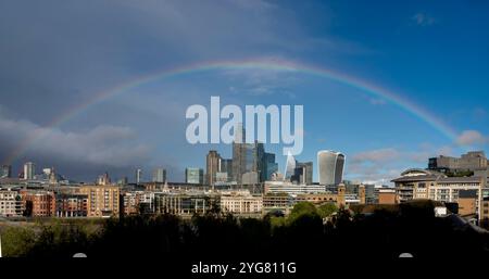 Großbritannien, England, London, City Skyline von Tate Rainbow Stockfoto