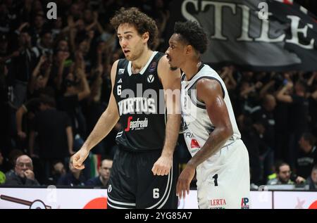 Alessandro Pajola (Virtus Bologna) und Christian Vital (Tortona) während des LBA-Basketballspiels der italienischen A1-Serie zwischen Segafredo Virtus Bologna und Bertram Derthona Tortona in der Unipol Arena, Casalecchio (Bologna), Italien, 06. November 2024 - Foto: Michele Nucci Stockfoto