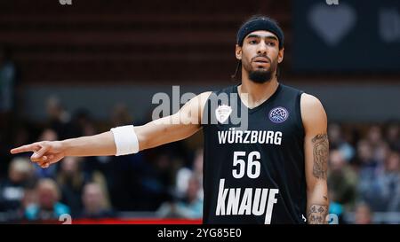 Würzburg, Deutschland. November 2024. Im Bild: Jhivvan Jackson (Würzburg Baskets, 56), Anweisungen 06.11.2024, FIT-One Würzburg Baskets vs. Nanterre 92, Basketball Champions League, 4. Spieltag, Deutschland, Würzburg, tectake-Arena, Credit: dpa/Alamy Live News Stockfoto