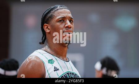 Würzburg, Deutschland. November 2024. Im Bild: Desi Rodriguez (Nanterre 92, 23) 06.11.2024, FIT-One Würzburg Baskets vs. Nanterre 92, Basketball Champions League, 4. Spieltag, Deutschland, Würzburg, tectake-Arena, Credit: dpa/Alamy Live News Stockfoto