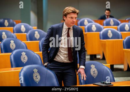 16. JANUAR 2024 Niederländisch Tweede Kamer Fragestunde DEN HAAG, NIEDERLANDE - 16. JANUAR: Ruben Brekelmans VVD während der Fragestunde im Tweede Kamer am 16. Januar 2024 in den Haag Tweede Kamer Niederlande Inhalte sind in den Niederlanden nicht direkt oder indirekt über Dritte weiterverbreitet. Copyright: XJohnxBeckmannx Stockfoto