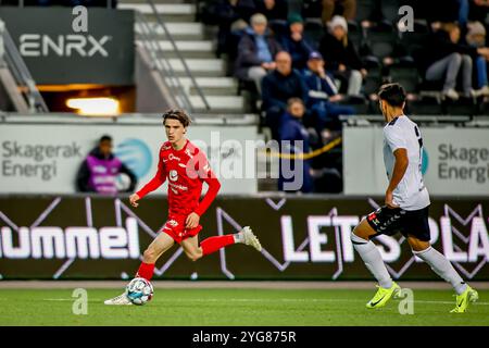 Skien, Norwegen, 3. November 2024. Brann's Ulrik Mathisen im Eliteserien-Spiel zwischen Odd und Brann in der Skagerak Arena. Gutschrift: Frode Stockfoto