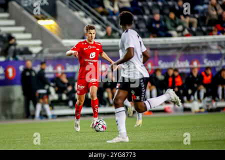 Skien, Norwegen, 3. November 2024. Branns Sander Kartum war im Eliteserien-Spiel zwischen Odd und Brann in der Skagerak Arena am Ball. Gutschrift: Frode Stockfoto