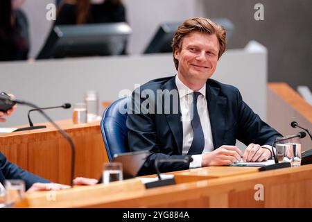 8. OKTOBER 2024 Niederländisch Tweede Kamer Plenardebatte DEN HAAG, NIEDERLANDE - 8. OKTOBER: Minister Ruben Brekelmans während der Plenardebatte im Tweede Kamer am 8. Oktober 2024 in den Haag Tweede Kamer Niederlande den Haag Tweede Kamer Niederlande Inhalte können nicht direkt oder indirekt über Dritte weiterverbreitet werden. Copyright: XJohnxBeckmannx Stockfoto