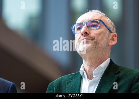 8. OKTOBER 2024 Niederländisch Tweede Kamer Plenardebatte DEN HAAG, NIEDERLANDE - 8. OKTOBER: Henk Vermeer BBB während der Plenardebatte im Tweede Kamer am 8. Oktober 2024 in den Haag Tweede Kamer Niederlande den Haag Tweede Kamer Niederlande Inhalte sind nicht direkt oder indirekt über Dritte weiterverbreitet. Copyright: XJohnxBeckmannx Stockfoto