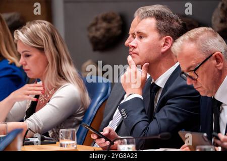 03.07.2017 Niederländisch Tweede Kamer Plenardebatte DEN HAAG, NIEDERLANDE - 3. JULI 2024: Minister Eelco Heinen während der Plenardebatte im Tweede Kamer am 3. Juli 2024 in den Haag, Niederlande den Haag Tweede Kamer Niederlande Inhalte können in den Niederlanden nicht direkt oder indirekt über Dritte weiterverbreitet werden. Copyright: XJohnxBeckmannx Stockfoto