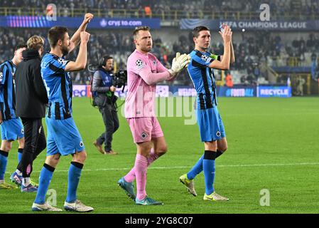 Brügge, Belgien. November 2024. Spieler von Brugge mit Brandon Mechele (44) vom Club Brugge, Torhüter Simon Mignolet (22) vom Club Brugge und Hans Vanaken (20) vom Club Brugge feierten nach dem Sieg eines Fußballspiels zwischen dem belgischen Club Brugge KV und der englischen Aston Villa am 4. Tag der UEFA Champions League Phase der Saison 2024-25 am Mittwoch, 6. November 2024 in Brügge, Belgien. Quelle: Sportpix/Alamy Live News Stockfoto