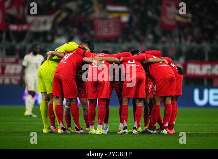 Allianz Areana, München, Deutschland. November 2024. Benfica-Team in der vierten Champions League-Runde, Bayern München gegen Benfica, bei Allianz Areana, München. Ulrik Pedersen/CSM/Alamy Live News Stockfoto