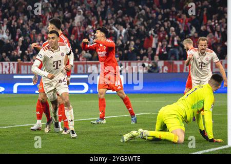 München, Deutschland. November 2024. München, 06. November 2024: Torschütze Jamal Musiala (42 München) beim UEFA Champions League-Spiel zwischen dem FC Bayern München und Benfica Lissabon in der Allianz Arena in München. Philipp Kresnik (Philipp Kresnik/SPP) Credit: SPP Sport Press Photo. /Alamy Live News Stockfoto