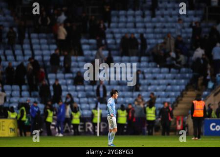 Coventry, Großbritannien. November 2024. Tatsuhiro Sakamoto von Coventry City reagiert auf die Niederlage seines Teams nach dem Sky Bet Championship Match Coventry City gegen Derby County in der Coventry Building Society Arena, Coventry, Großbritannien, 6. November 2024 (Foto: Gareth Evans/News Images) in Coventry, Großbritannien am 6. November 2024. (Foto: Gareth Evans/News Images/SIPA USA) Credit: SIPA USA/Alamy Live News Stockfoto