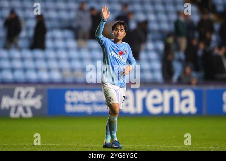 Coventry, Großbritannien. November 2024. Tatsuhiro Sakamoto von Coventry City winkt den Heimfans nach dem Sky Bet Championship Match Coventry City gegen Derby County in der Coventry Building Society Arena, Coventry, Großbritannien, 6. November 2024 (Foto: Gareth Evans/News Images) in Coventry, Großbritannien am 11.6.2024. (Foto: Gareth Evans/News Images/SIPA USA) Credit: SIPA USA/Alamy Live News Stockfoto