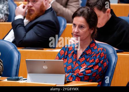 20.03.2019 Dutch Tweede Kamer Plenardebatte DEN HAAG, NIEDERLANDE - 20. MÄRZ: Judith Uitermark NSC während der Plenardebatte im Tweede Kamer am 20. März 2024 2024 in den Haag, Niederlande den Haag Tweede Kamer Niederlande Inhalte können nicht direkt oder indirekt über Dritte weiterverbreitet werden. Copyright: XJohnxBeckmannx Stockfoto