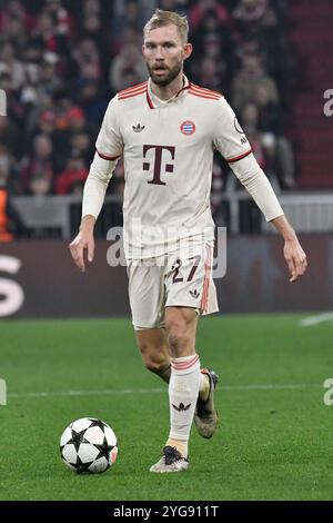 München, Deutschland. November 2024. MÜNCHEN, DEUTSCHLAND - 6. NOVEMBER: Konrad Laimer von Bayern München während des MD4-Spiels der UEFA Champions League 2024/25 zwischen dem FC Bayern München und SL Benfica in der Football Arena München am 6. November 2024 in München.241106 SEPA 24 089 - 20241106 PD14064 Credit: APA-PictureDesk/Alamy Live News Stockfoto