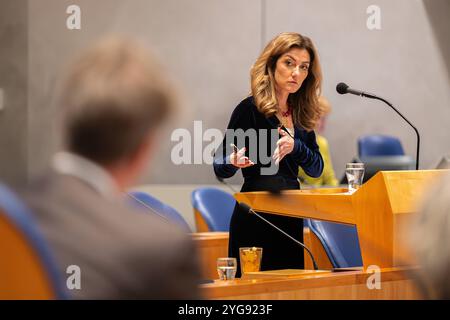 16. JANUAR 2024 Niederländisch Tweede Kamer Fragestunde DEN HAAG, NIEDERLANDE - 16. JANUAR: Minister Dilan Yesilgoz-Zegerius für Justiz und Sicherheit während der Fragestunde im Tweede Kamer am 16. Januar 2024 in den Haag Tweede Kamer Niederlande den Haag Tweede Kamer Niederlande Inhalte können nicht direkt oder indirekt über Dritte weiterverbreitet werden. Copyright: XJohnxBeckmannx Stockfoto