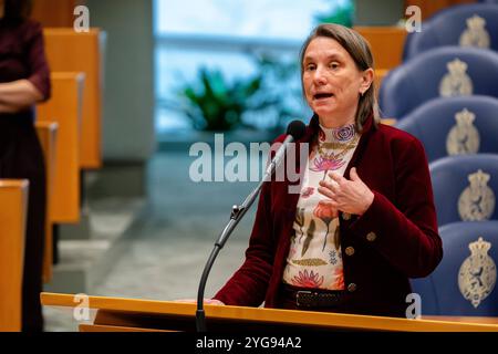 01 02 2024 Dutch Tweede Kamer Plenardebatte DEN HAAG, NIEDERLANDE - 1. FEBRUAR: Laura Bromet GLPVDA während der Plenardebatte im Tweede Kamer am 1. Februar 2024 in den Haag Tweede Kamer Niederlande den Haag Tweede Kamer Niederlande Inhalte können nicht direkt oder indirekt über Dritte weiterverbreitet werden. Copyright: XJohnxBeckmannx Stockfoto