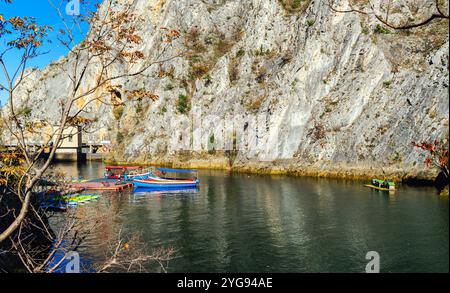 Matka ist der älteste künstliche See in Mazedonien, dessen Stausee 1938 erbaut wurde. Stockfoto