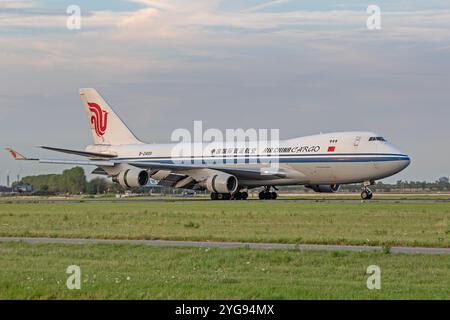 Boeing 747 Queen of the Sky Air China Cargo landet am Flughafen Amsterdam Schipol, Polderbaan, Niederlande Montag, 10. Juli 2023 Stockfoto