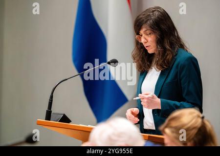 01 02 2024 Dutch Tweede Kamer Plenardebatte DEN HAAG, NIEDERLANDE - 1. FEBRUAR: Ines Kostic PVDD während der Plenardebatte im Tweede Kamer am 1. Februar 2024 in den Haag Tweede Kamer Niederlande den Haag Tweede Kamer Niederlande Inhalte können nicht direkt oder indirekt über Dritte weiterverbreitet werden. Copyright: XJohnxBeckmannx Stockfoto