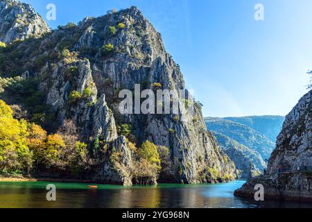 Matka ist der älteste künstliche See in Mazedonien, dessen Stausee 1938 erbaut wurde. Stockfoto