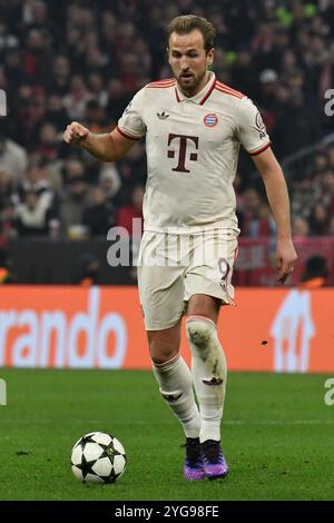 München, Deutschland. November 2024. MÜNCHEN, DEUTSCHLAND - 6. NOVEMBER: Harry Kane von Bayern München während des MD4-Spiels der UEFA Champions League 2024/25 zwischen dem FC Bayern München und SL Benfica in der Football Arena München am 6. November 2024 in München.241106 SEPA 24 097 - 20241106 PD15300 Credit: APA-PictureDesk/Alamy Live News Stockfoto