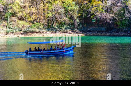 Matka ist der älteste künstliche See in Mazedonien, dessen Stausee 1938 erbaut wurde. Stockfoto