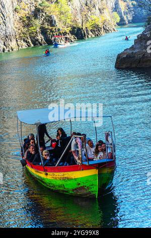 Matka ist der älteste künstliche See in Mazedonien, dessen Stausee 1938 erbaut wurde. Stockfoto