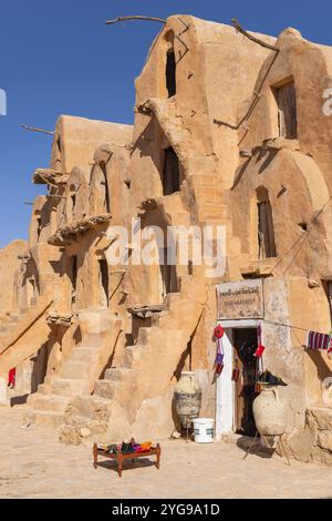 Tataouine, Tunesien. Antike befestigte Berber-Speicher in Ksar Ouled Soltane, die als Set für den Star Wars-Film The Phantom Menace verwendet wurde. (Nur Für Redaktionelle Zwecke) Stockfoto