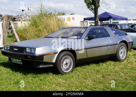 Iserlohn Gruermannscheide, NRW, Deutschland. Juli 2024. DeLorean DMC-12 Stockfoto