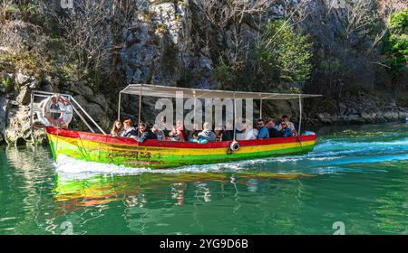 Matka ist der älteste künstliche See in Mazedonien, dessen Stausee 1938 erbaut wurde. Stockfoto