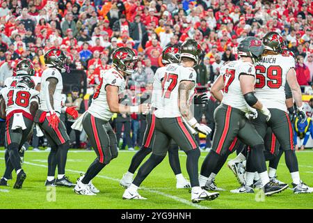 Kansas City, Missouri, USA, 4. November 2024 Tampa Bay Buccaneers Spieler im GEHA Field Arrowhead Stadium. (Foto: Marty Jean-Louis/Alamy Live News Stockfoto