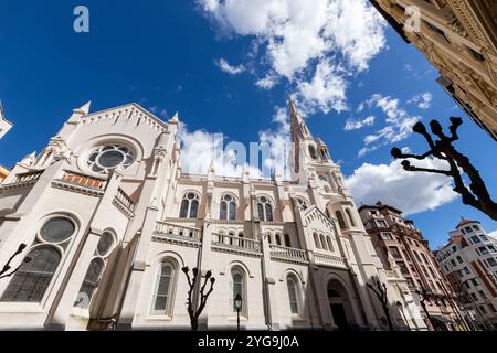 Panoramablick auf die Kirche San José de la Montana de los Reverendo Padres Agustinos ist ein katholischer Tempel im neogotischen Stil im Cit Stockfoto