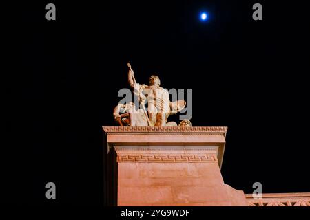 Das Steinskulpturfragment des Victor Emmanuel II. Monuments auf der Piazza Venezia in Rom, Italien Stockfoto