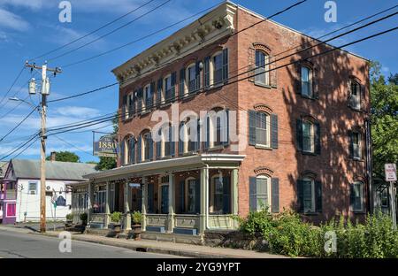 Rosendale, NY - 16. Juni 2024: Das 1850 House Inn historische Gebäude in der Innenstadt von Rosendale, Hudson Valley, Upstate New York. Stockfoto