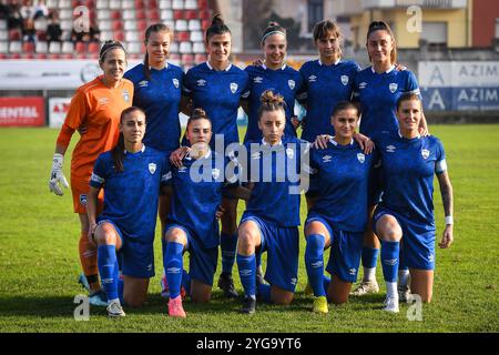 Cuneo, Italie. November 2024. Team von Freedom FC während des italienischen Frauenpokals, Achtelfinale des Fußballspiels zwischen Freedom FC und AC Milan am 6. November 2024 im Stadio Fratelli Paschiero in Cuneo, Italien - Foto Matthieu Mirville (A Gandolfo)/DPPI Credit: DPPI Media/Alamy Live News Stockfoto