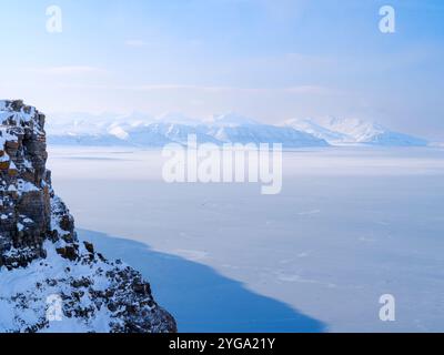 Tempelfjorden und Sassenfjorden. Winterlandschaft auf der Insel Spitzbergen im Svalbard Archipel. Skandinavien, Norwegen. Stockfoto