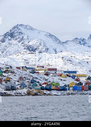 Stadt Tasiilaq (früher Ammassalik genannt), Königreich Dänemark. Stockfoto