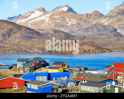 Stadt Tasiilaq (früher Ammassalik genannt), Königreich Dänemark. Stockfoto