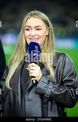 Die englische Moderatorin Laura Woods sendete am 6. November 2024 im San Siro Stadion in Mailand vor dem UEFA Champions League-Fußballspiel Inter Mailand und Arsenal FC. Credit: Piero Cruciatti/Alamy Live News Stockfoto