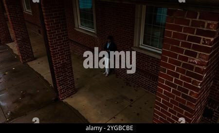 Nach Jahren des Engagements und der harten Arbeit ist der Moment gekommen, um den Abschluss zu beenden, was den Beginn eines aufregenden neuen Kapitels voller Glück markiert. Stockfoto