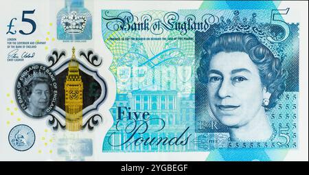 Die Banknote der Bank of England mit 5 £, auch bekannt als Fünfer, ist eine Sterling-Banknote mit Bildern der verstorbenen Königin Elisabeth II Stockfoto