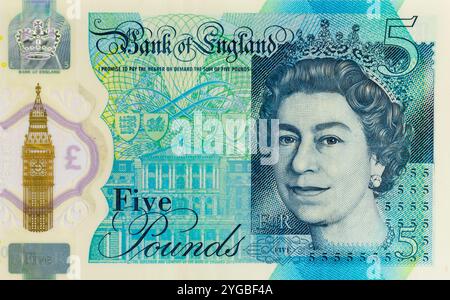 Die Banknote der Bank of England mit 5 £, auch bekannt als Fünfer, ist eine Sterling-Banknote mit Bildern der verstorbenen Königin Elisabeth II Stockfoto