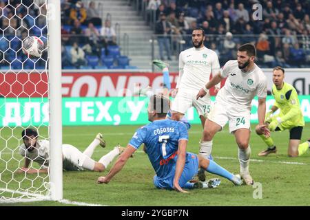 Sankt Petersburg, Russland. November 2024. Aleksandr Sobolev (7) von Zenit, der während der Finalspiele des Russischen Pokalpokals 1/4 in der RPL, dem ersten Fußballspiel zwischen Zenit Sankt Petersburg und Achmat Grosny in der Gazprom Arena, im Einsatz war. Endpunktzahl: Zenit 3:0 Akhmat. Quelle: SOPA Images Limited/Alamy Live News Stockfoto