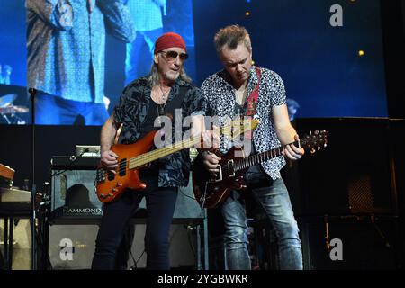 UK. November 2024. LONDON, ENGLAND – 06. NOVEMBER: Roger Glover und Simon McBride von Deep Purple treten am 6. November 2024 in der O2 Arena in Greenwich auf. CAP/MAR © MAR/Capital Pictures Credit: Capital Pictures/Alamy Live News Stockfoto