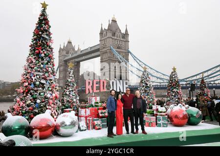 Chris Evans, Lucy Liu, Dwayne Johnson und J.K. Simmons beim Photocall zum Kinofilm Red One – Alarmstufe Weihnachten im Potters Fields Park an der Tower Bridge. London, 06.11.2024 *** Chris Evans, Lucy Liu, Dwayne Johnson und J K Simmons beim Fotobesuch für den Film Red One Christmas Alert im Potters Fields Park at Tower Bridge London, 06 11 2024 Foto:XS.xVasx/xFuturexImagex red one 4116 Stockfoto