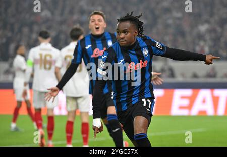 TOR zum 0:1 Ademola Lookman Atalanta BC Bergamo (11) Torjubel Mateo Retegui Atalanta BC Bergamo (32) DIE Champions League VfB Stuttgart vs. Atalanta BC Bergamo 05.11.2024 DFL-VORSCHRIFTEN VERBIETEN DIE VERWENDUNG VON FOTOS ALS BILDSEQUENZEN UND/ODER QUASI-VIDEO Stockfoto