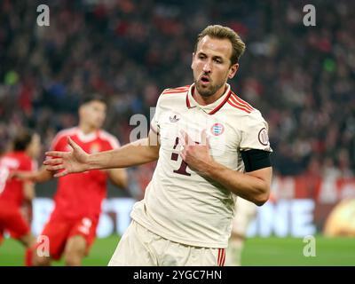 MÜNCHEN – 06. NOVEMBER: Harry Kane vom FC Bayern München reagiert beim Spiel der UEFA Champions League 2024/25 Phase MD4 zwischen dem FC Bayern München und SL Benfica in der Football Arena München am 06. November 2024 in München. © diebilderwelt / Alamy Stock Stockfoto