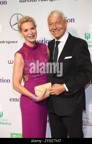 Emotion Award im Curio Haus Hamburg Grit Weiss, Jo Groebel, Emotion Award, Curio Haus Hamburg, 06.11.2024 *** Emotion Award im Curio Haus Hamburg Grit Weiss, Jo Groebel, Emotion Award, Curio Haus Hamburg, 06 11 2024 Copyright: XEventpressxBecherx Stockfoto