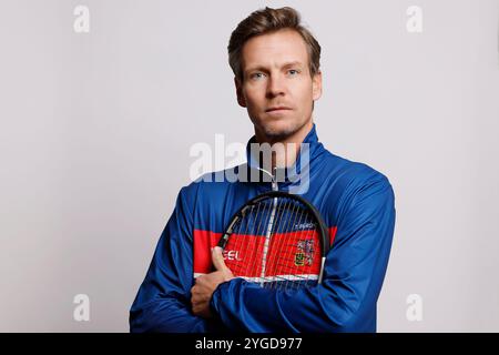 Tomas Berdych, nicht spielender Kapitän der tschechischen Tennisnationalmannschaft posiert für Fotografen in Prag, Tschechische Republik Prag, 7. November 2024. (CTK P Stockfoto