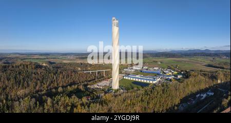 Luftaufnahme, Panorama vom 246 Meter hohen Prüfturm TK-Elevator der ThyssenKrupp AG, Hubprüfturm für Express- und Hochgeschwindigkeitsaufzüge. Deutschlands h Stockfoto