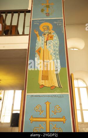 Madaba, Jordanien, 5. November 2022: Innenmauern der griechisch-orthodoxen Kirche St. Georg, bekannt durch ihr byzantinisches und umayyadisches Mosaik, Asien Stockfoto